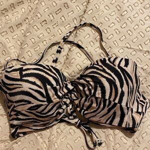 Gorgeous strappy bikin top😘